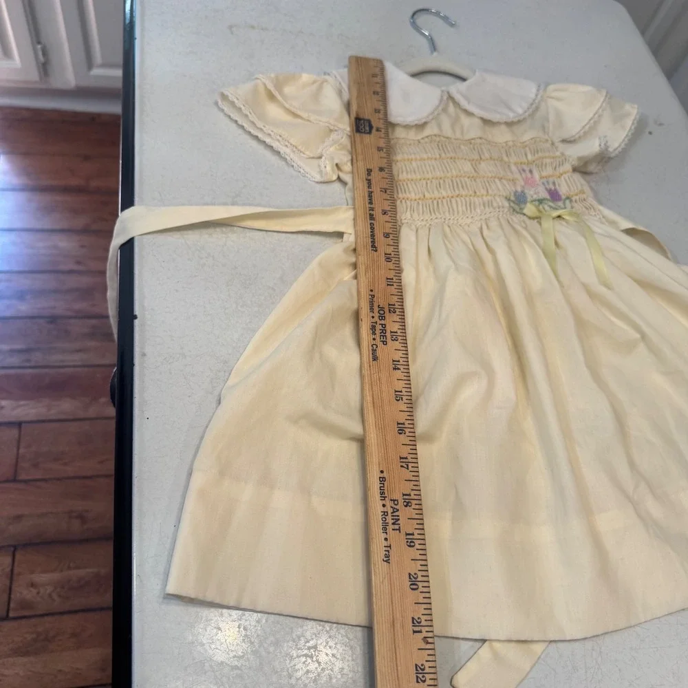Vintage Smocked Dress Kids 4T Yellow Floral Embroidery Peter Pan Collar Lace
